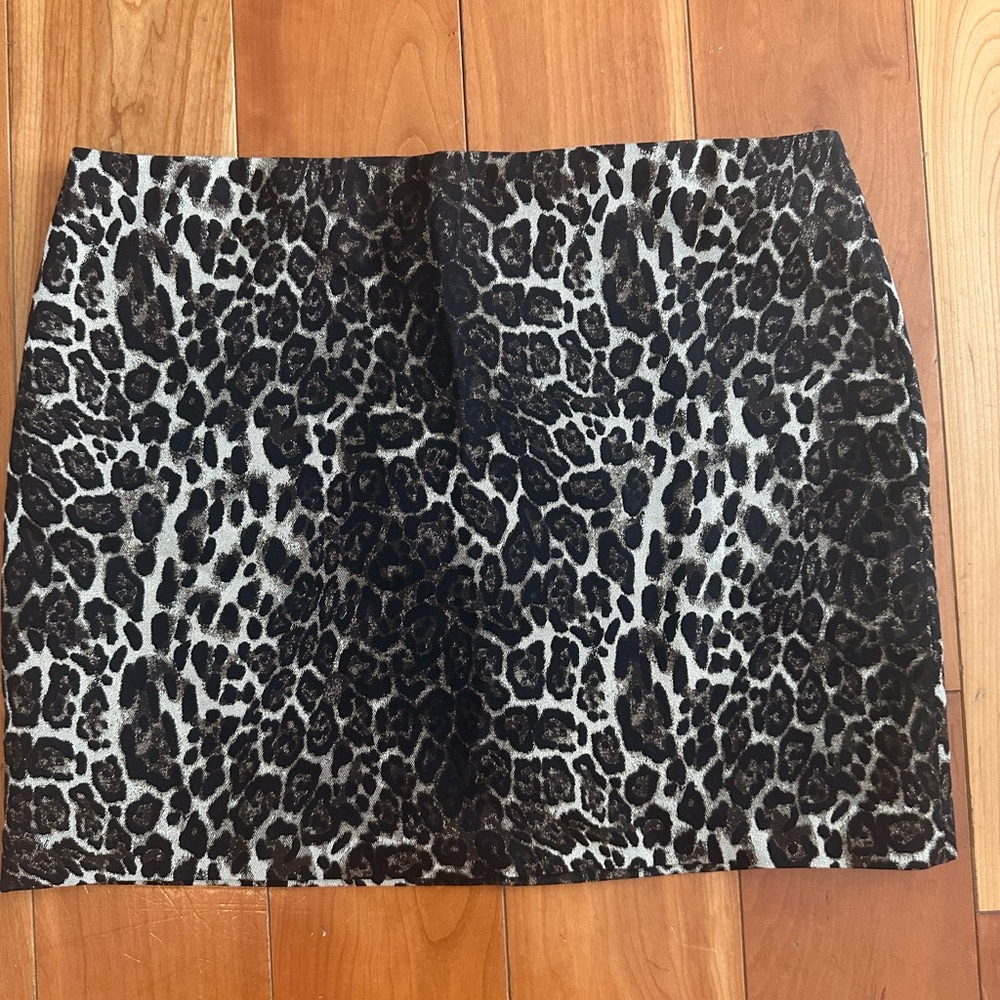 Alice + Olivia Black and Gray Animal Print Pencil Skirt